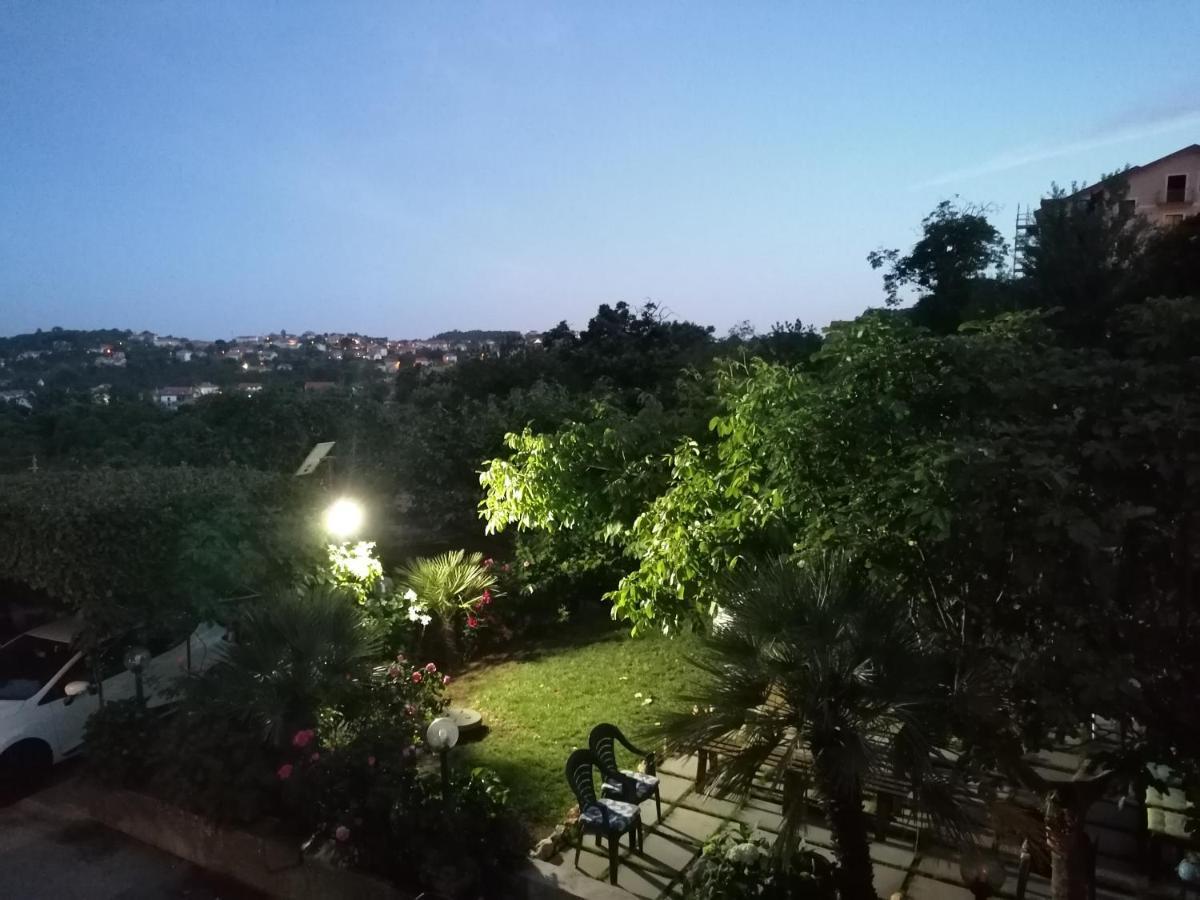 אג'רולה Hederarooms מראה חיצוני תמונה